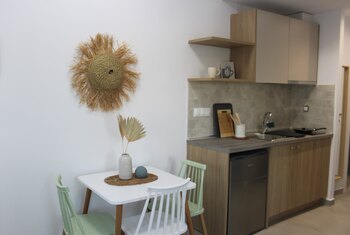 No 4 - Kitchen and dining area