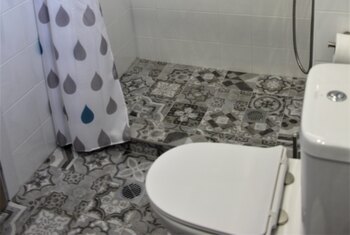 No 6 - Toilet