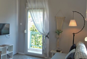 No 8 - Inside